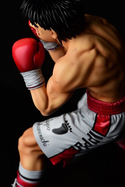 Estatua Ippo Makunouchi fighting pose damage