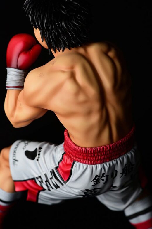 Estatua Ippo Makunouchi fighting pose damage