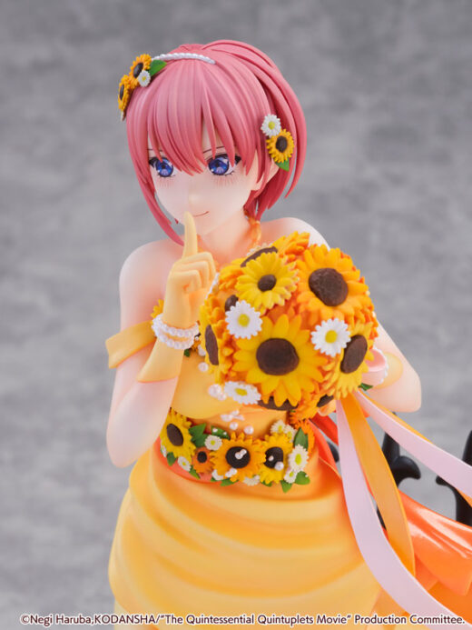 Estatua SHIBUYA SCRAMBLE Ichika Floral Dress