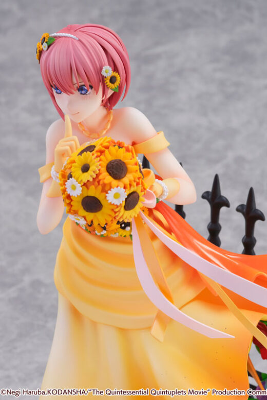 Estatua SHIBUYA SCRAMBLE Ichika Floral Dress