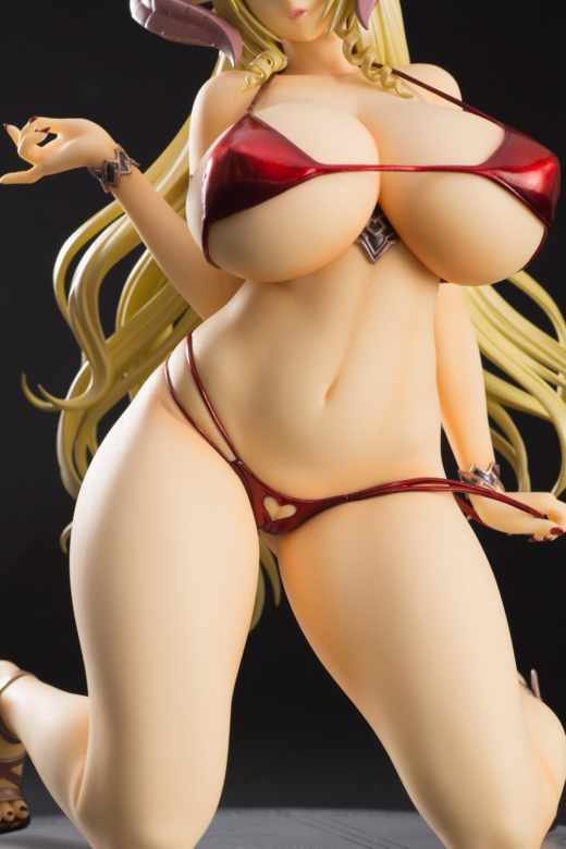 Descubre el apasionante mundo de Figura Mammon Inoue Takuya Versión Llama de Luz.