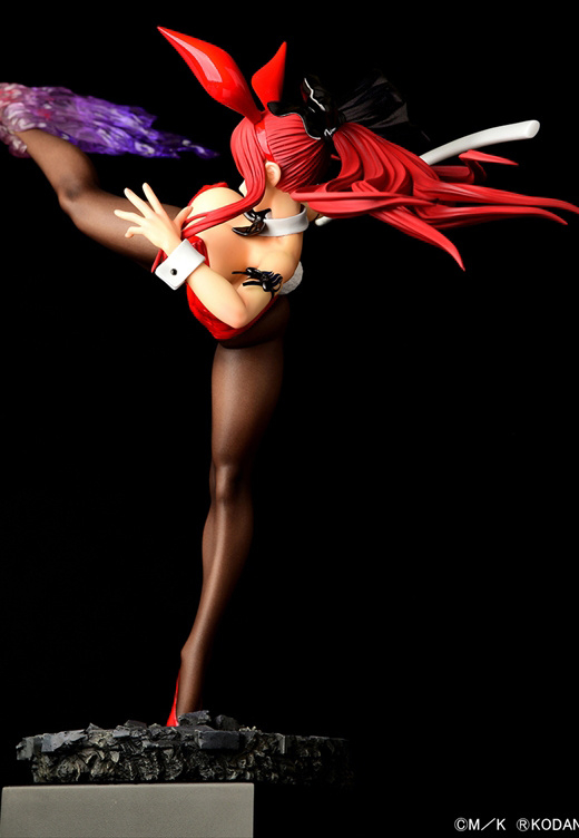 Descubre el apasionante mundo de Figura Erza Scarlet Patada Alta Versión Crimson Rabbit.