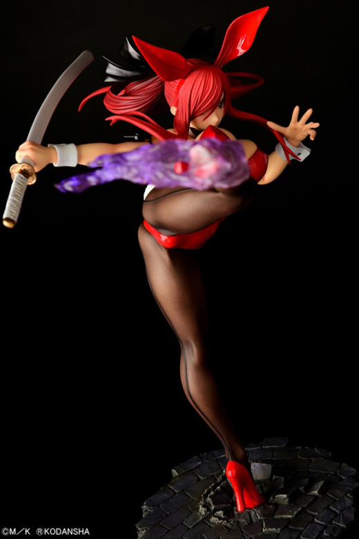 Descubre el apasionante mundo de Figura Erza Scarlet Patada Alta Versión Crimson Rabbit.