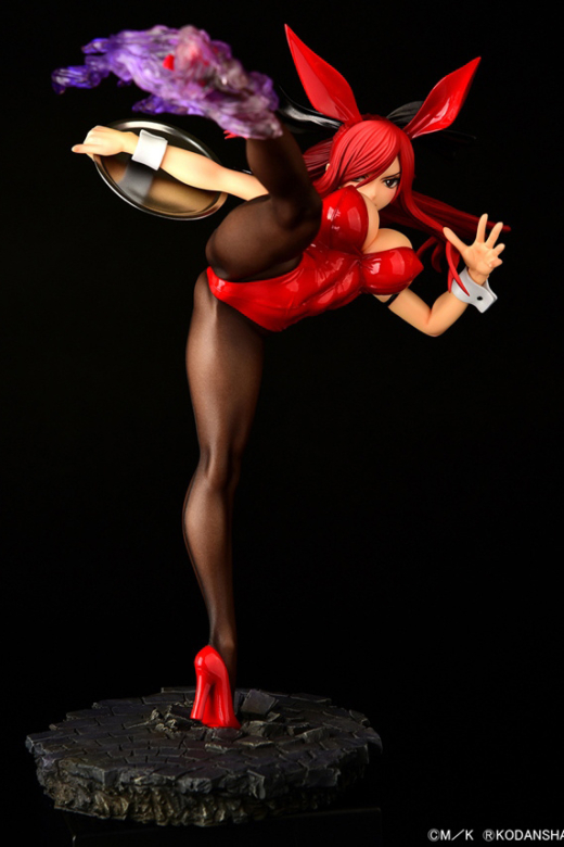 Descubre el apasionante mundo de Figura Erza Scarlet Patada Alta Versión Crimson Rabbit.