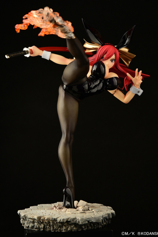 Descubre el apasionante mundo de Figura Erza Scarlet Patada Alta Versión Conejo Negro Fairy Tail.