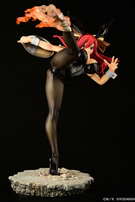 Descubre el apasionante mundo de Figura Erza Scarlet Patada Alta Versión Conejo Negro Fairy Tail.