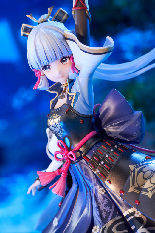 Descubre el apasionante mundo de Figura Genshin Impact Kamisato Ayaka Versión Resplandor Perfecto.