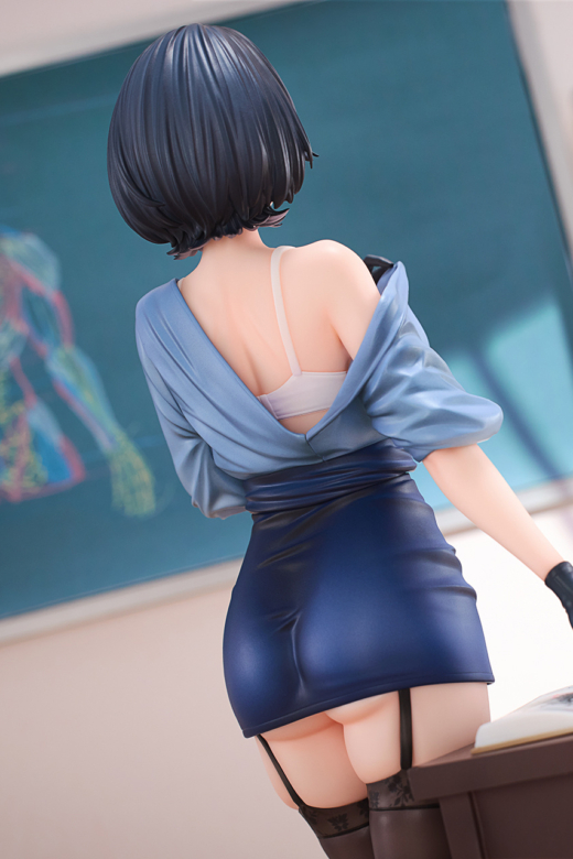 Descubre el apasionante mundo de Figura Art Teacher Rumi Desnudándose Original Character.