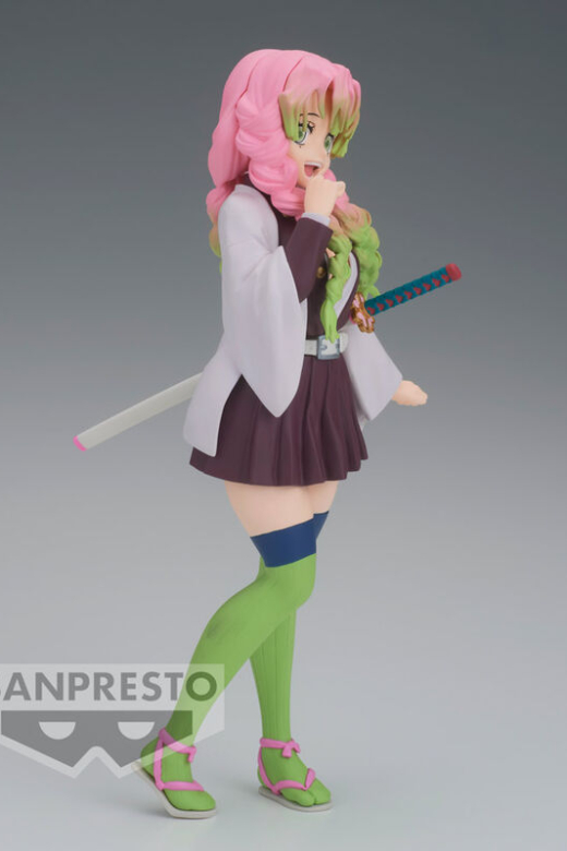 Descubre el apasionante mundo de Figura Mitsuri Kanroji Glitter & Glamours Demon Slayer 22cm.