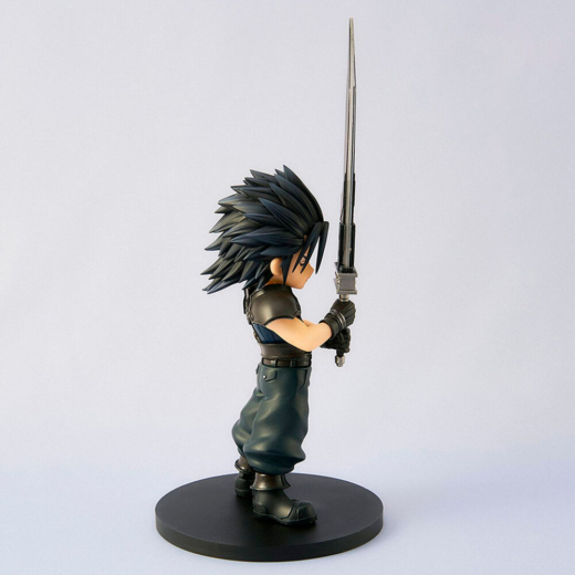 Descubre el apasionante mundo de Figura Zack Fair Final Fantasy VII 11 cm.