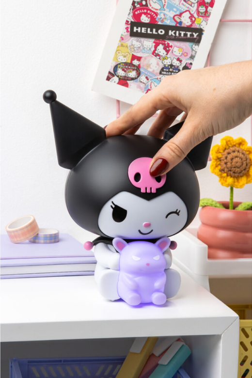 Descubre el apasionante mundo de Lámpara Kuromi Hello Kitty 16cm.