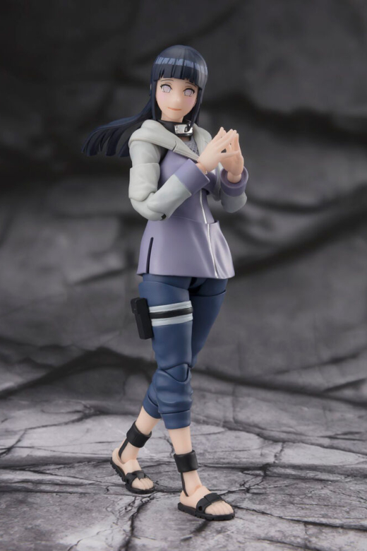 Descubre el apasionante mundo de Figura Hinata Hyuga Byakugan Naruto Shippuden 13,5 cm.