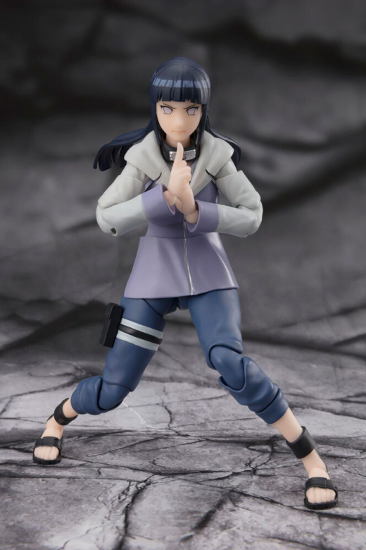 Descubre el apasionante mundo de Figura Hinata Hyuga Byakugan Naruto Shippuden 13,5 cm.