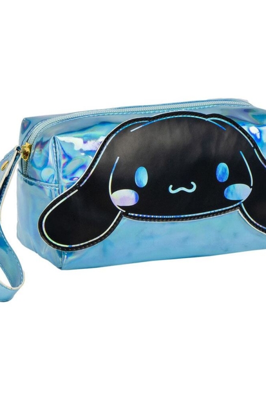 Descubre el apasionante mundo de Neceser de Viaje Cinnamoroll Hello Kitty.