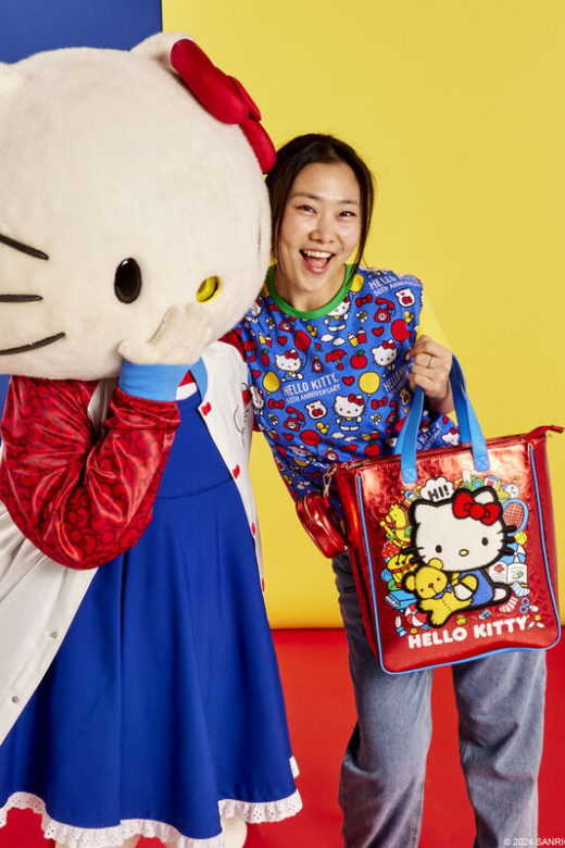 Descubre el apasionante mundo de Bolso y monedero 50 aniversario Hello Kitty Loungefly.