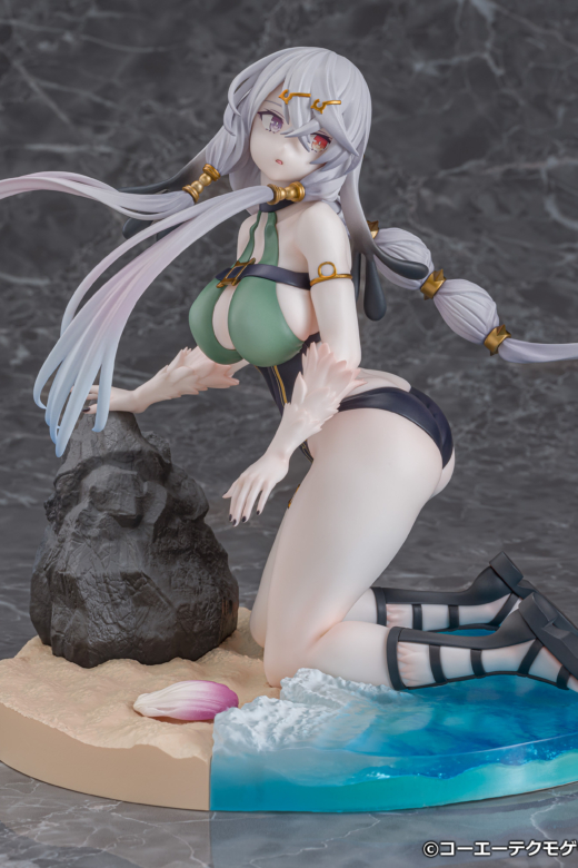 Descubre el apasionante mundo de Figura Lila Decyrus Versión Traje de Baño.