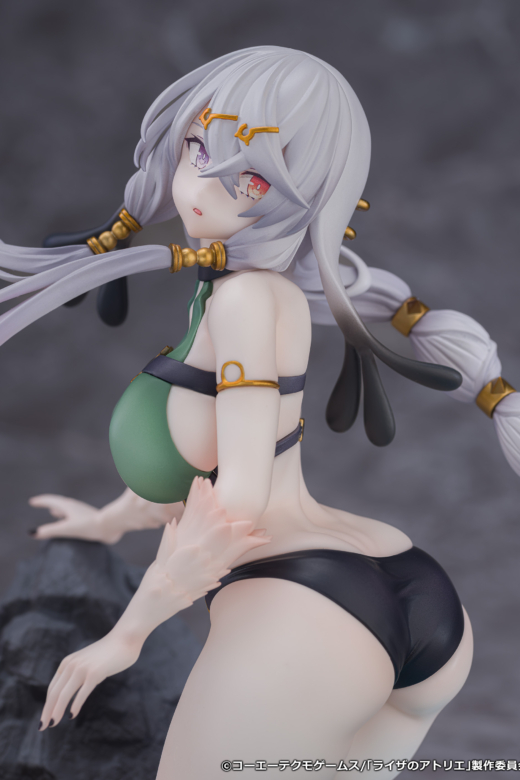 Descubre el apasionante mundo de Figura Lila Decyrus Versión Traje de Baño.