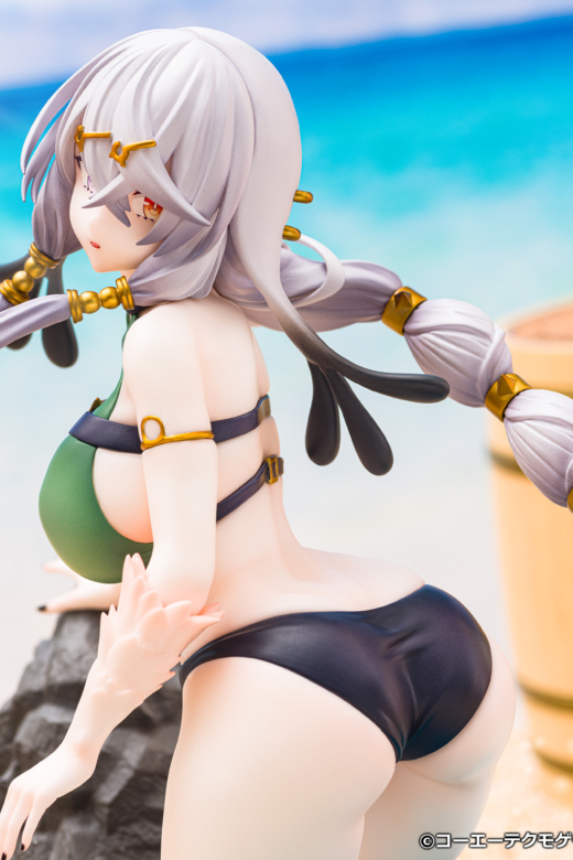 Descubre el apasionante mundo de Figura Lila Decyrus Versión Traje de Baño.