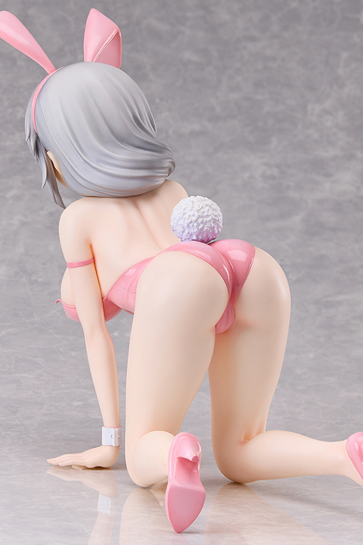 Descubre el apasionante mundo de Figura Tsuki Uzaki Versión Conejita Pierna Desnuda.