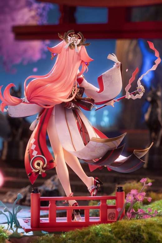 Descubre el apasionante mundo de Figura Yae Miko Versión Diversión Astuta Genshin Impact.