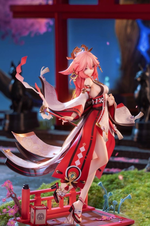 Descubre el apasionante mundo de Figura Yae Miko Versión Diversión Astuta Genshin Impact.