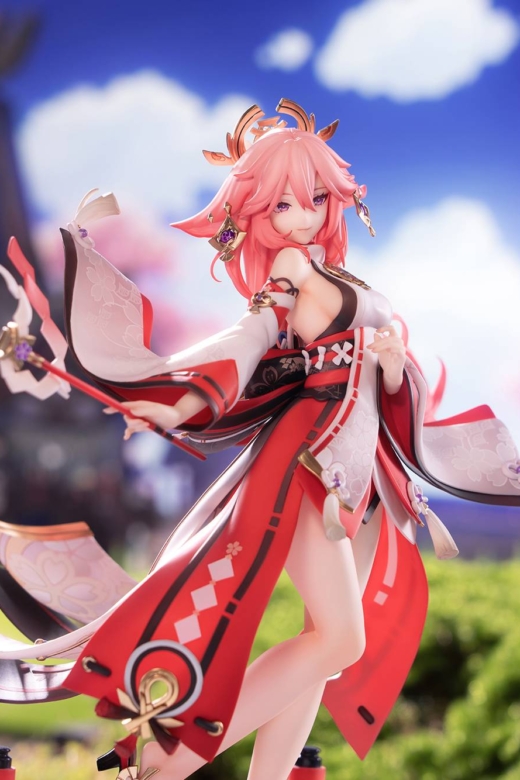 Descubre el apasionante mundo de Figura Yae Miko Versión Diversión Astuta Genshin Impact.