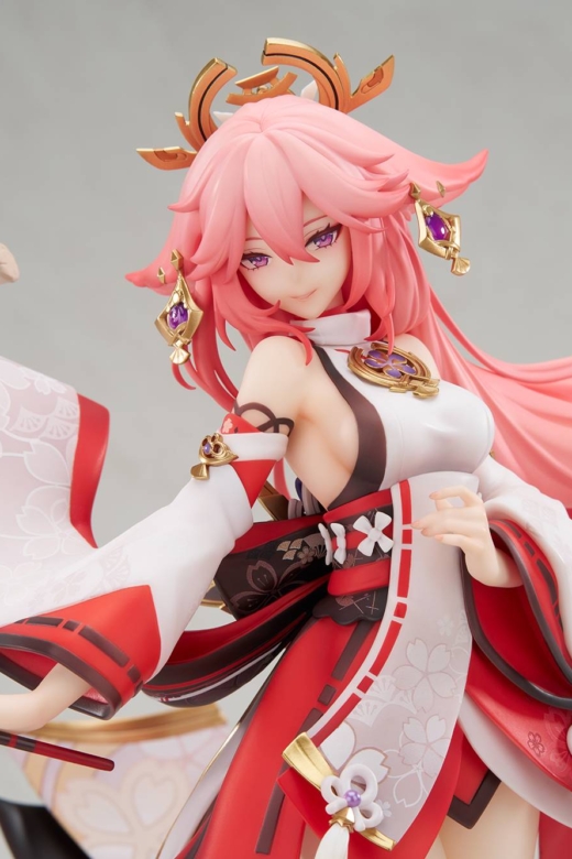 Descubre el apasionante mundo de Figura Yae Miko Versión Diversión Astuta Genshin Impact.