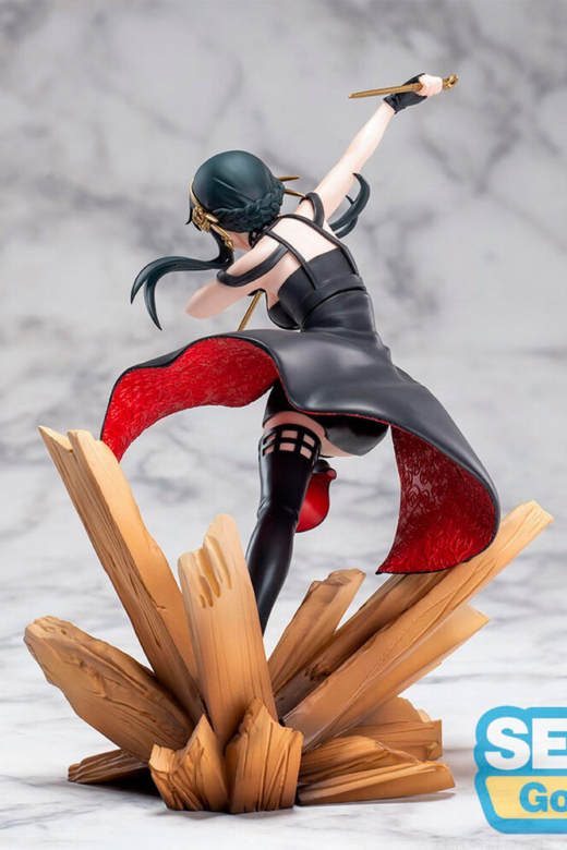 Descubre el apasionante mundo de Figura Yor Forger Princesa del Trono Spy x Family 19cm.