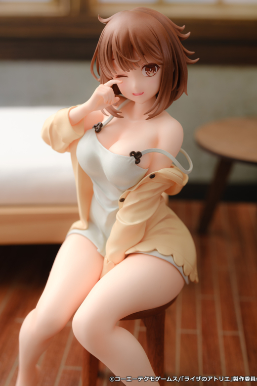 Descubre el apasionante mundo de Figura Atelier Ryza Reisalin Stout Ropa de Noche.